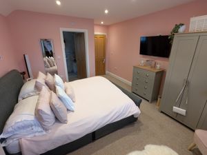 Photo 5- click for photo gallery